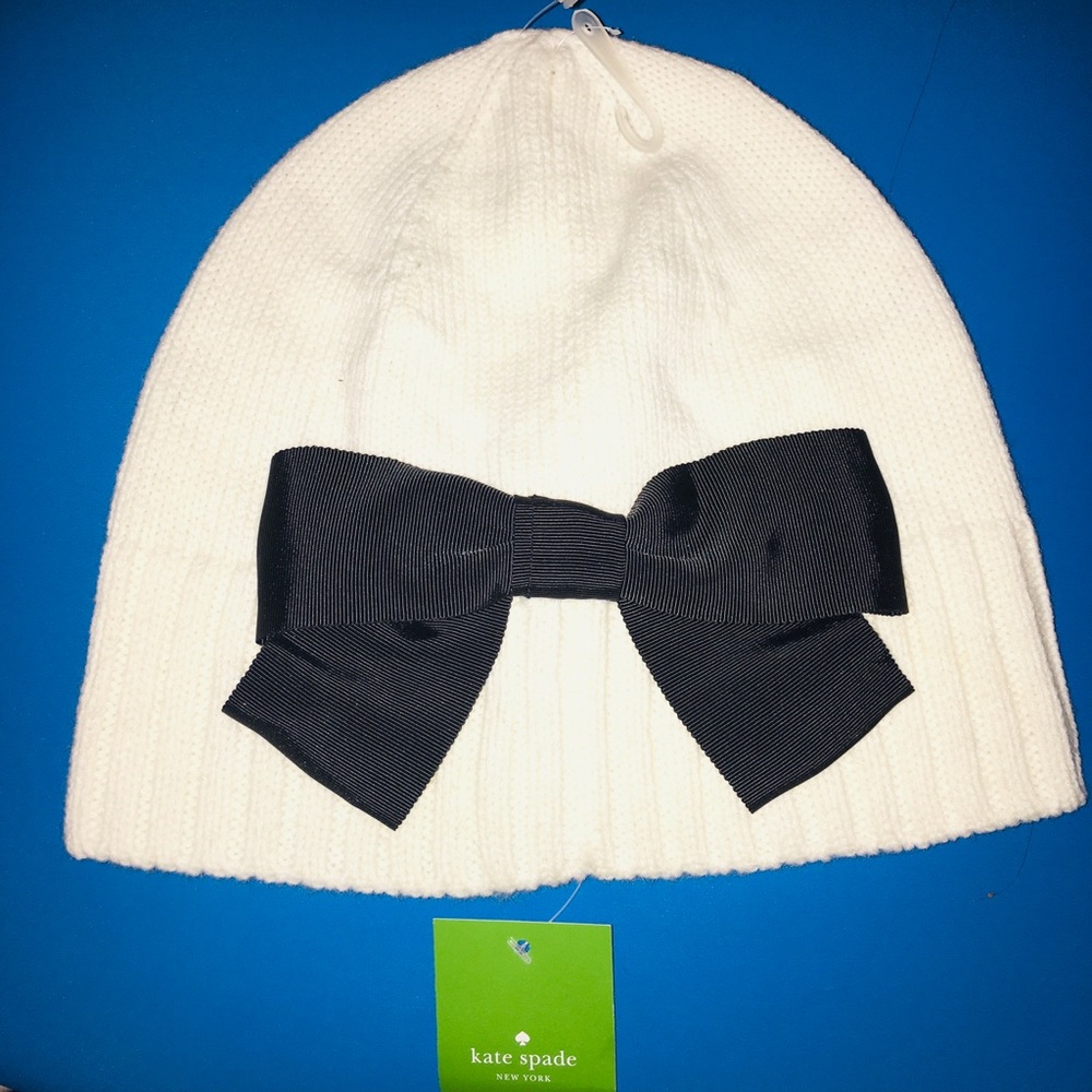 ‼️CLOSING SALE EVERYTHING MUST GO‼️
NWT Kate Spade Cream Ribbed Beanie